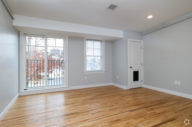 Interior Photo - 20 Locust St