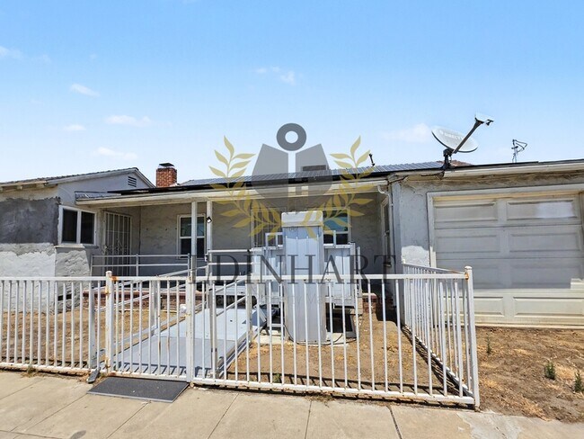 Building Photo - 3049 E McKinley Ave