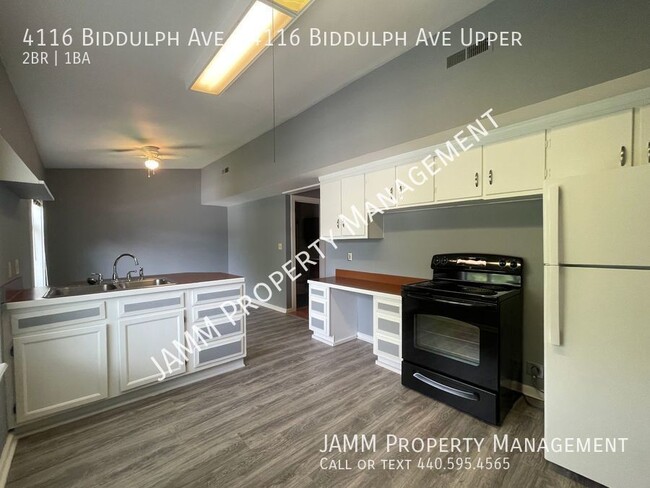 Building Photo - 2 Bedroom Upper unit of Duplex on Biddulph...