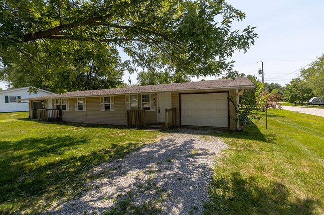 Building Photo - 400 Meadow Ln