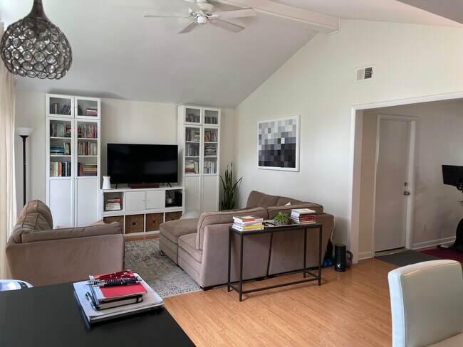 Building Photo - 4706 E Dartmouth Ave