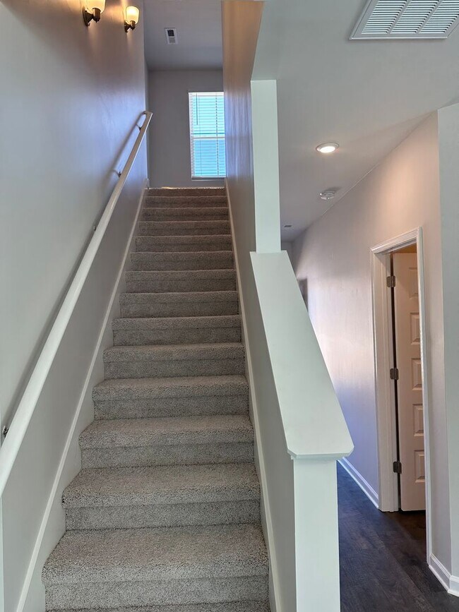 Building Photo - Pre-Leasing Now! Discover This Beautiful 3-Bedroom, 2.5-Bath Home in Cullman