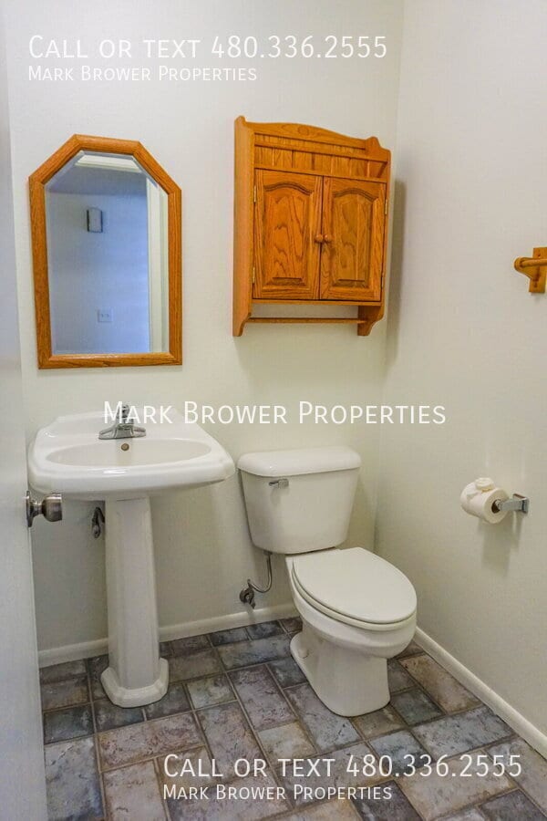 Building Photo - 3131 S Fairfield Dr