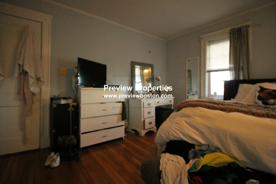 Building Photo - 169 Winchester St