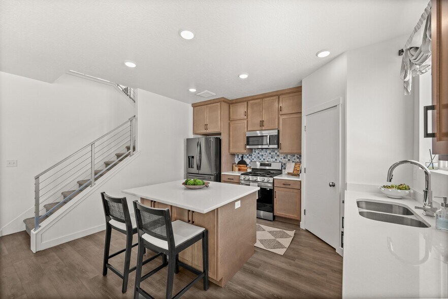 Building Photo - 858 W Wickham Dr