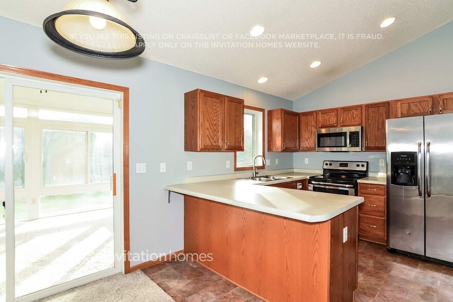 Building Photo - 26678 Oakridge Way