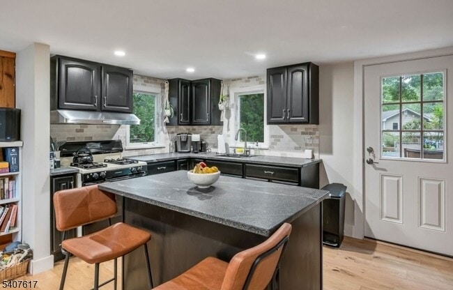 Building Photo - 41 Bellot Rd