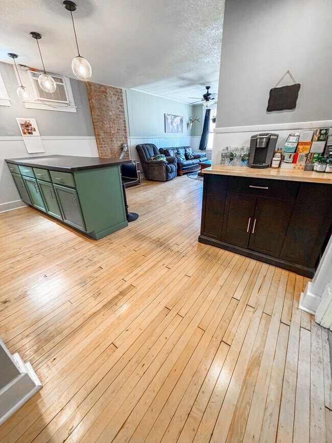 Building Photo - One Bedroom Apartment in Downtown Tomah