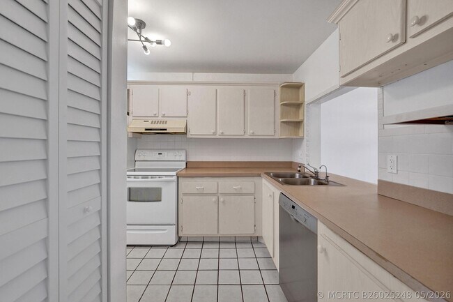 Building Photo - 9470 Poinciana Pl