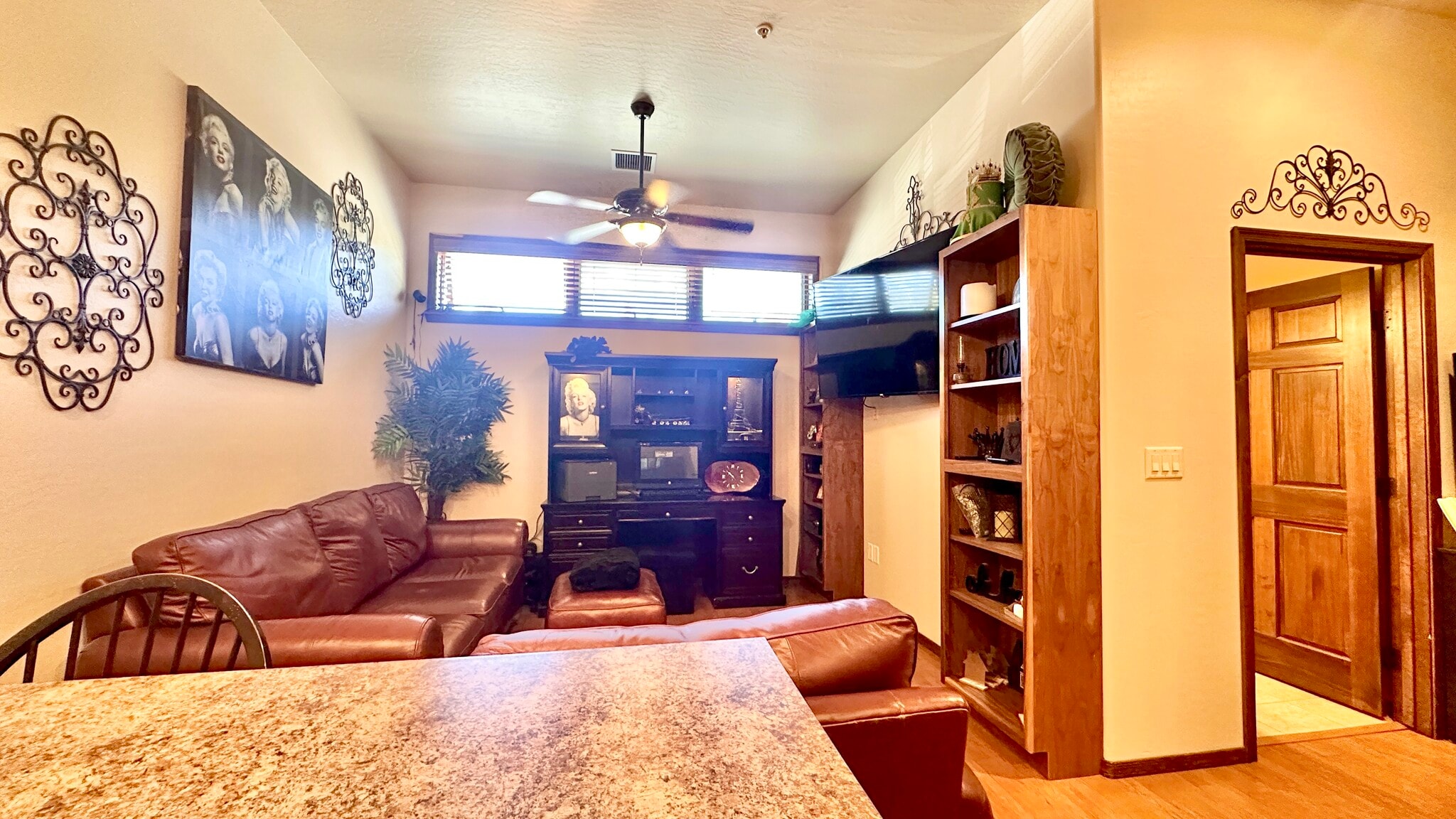 Building Photo - 2450 S White Mountain Rd