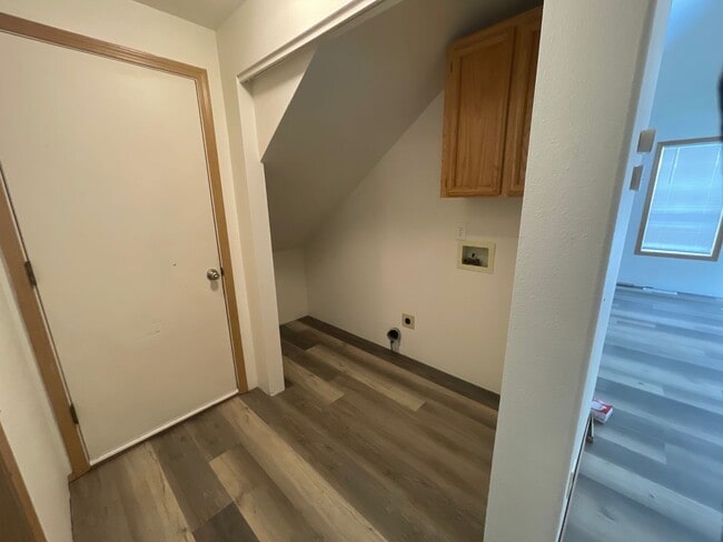 Building Photo - 3 Bedroom 2 Bath Renovated House with/ Fenced Backyard on Dead End Street