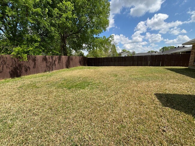 Building Photo - 4 BEDROOM IN NORTH  BOSSIER