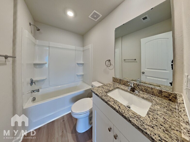 Building Photo - 282 Royal Mdw Dr