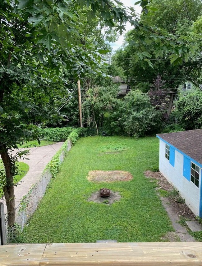 Building Photo - 272 George St W