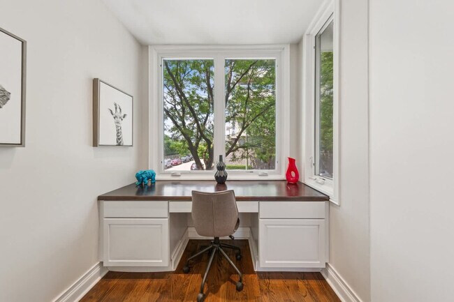 Building Photo - 657 N Carpenter St