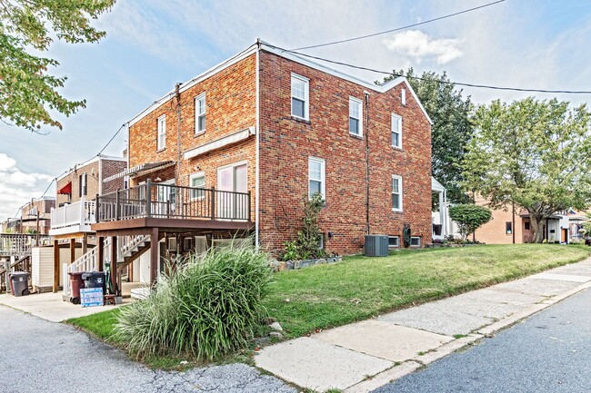 Building Photo - 1700 Beech St