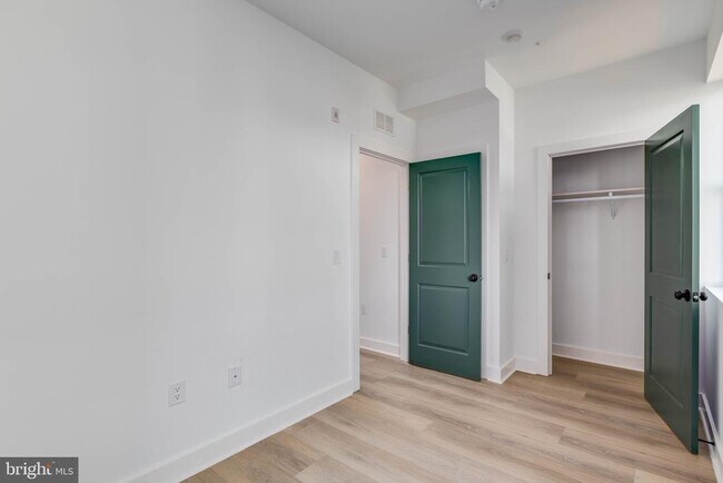 Building Photo - 1223 W Lehigh Ave