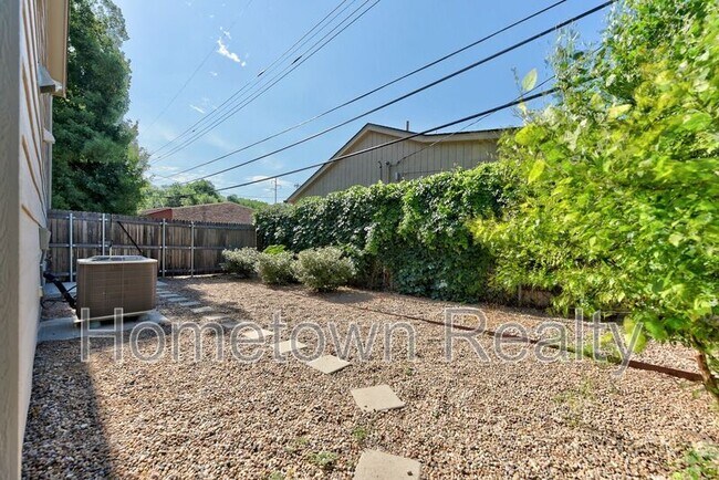 Building Photo - 1115 N Billen Ave