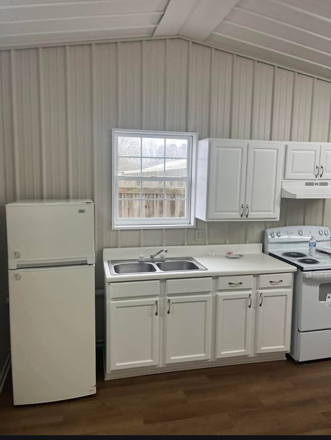 Building Photo - McNary