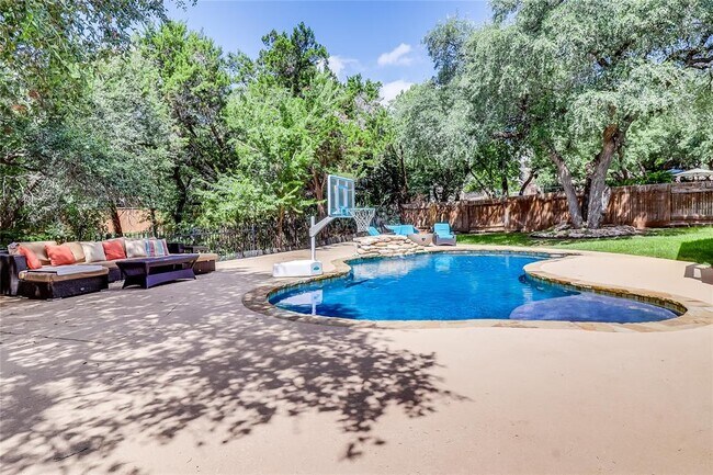 Building Photo - 409 Ridgetop Bend