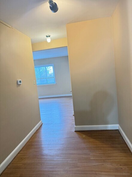 Building Photo - 8805 Plymouth St