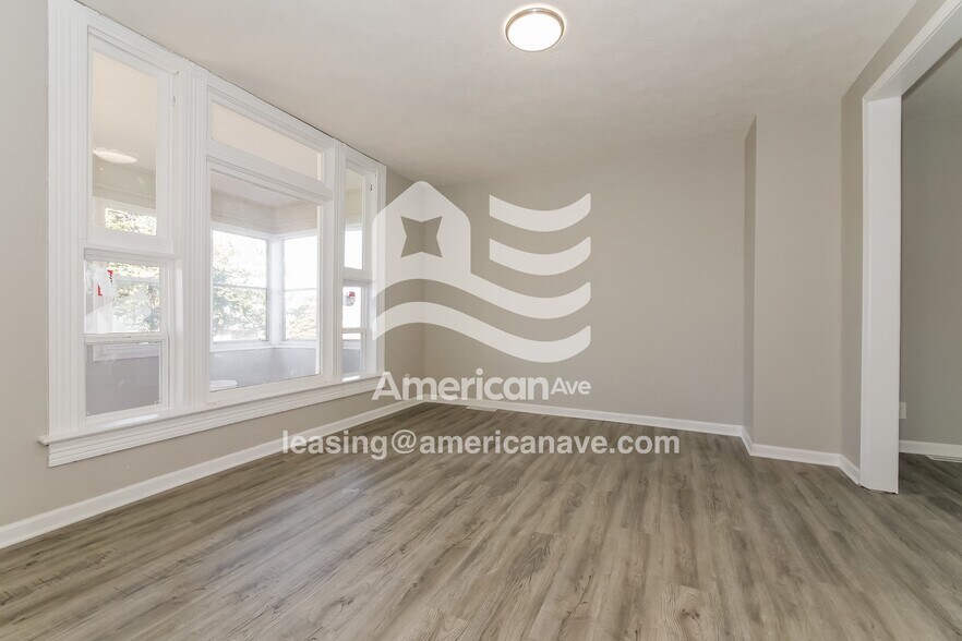 Building Photo - 2409 S 41st St