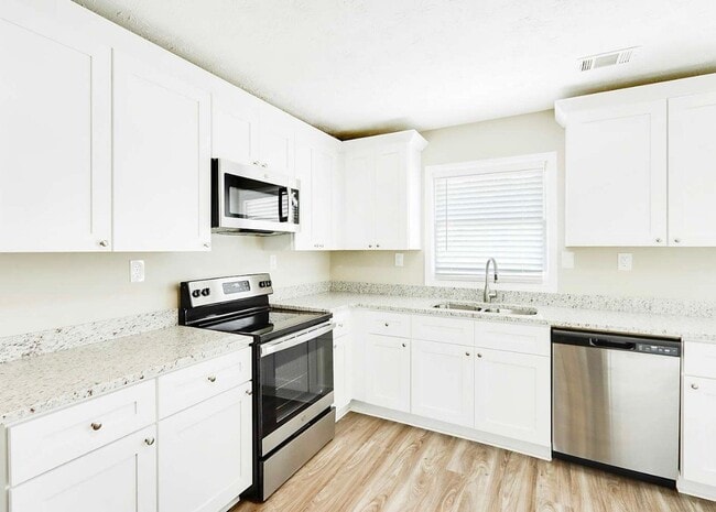 Building Photo - 65 Salem Meadow Dr