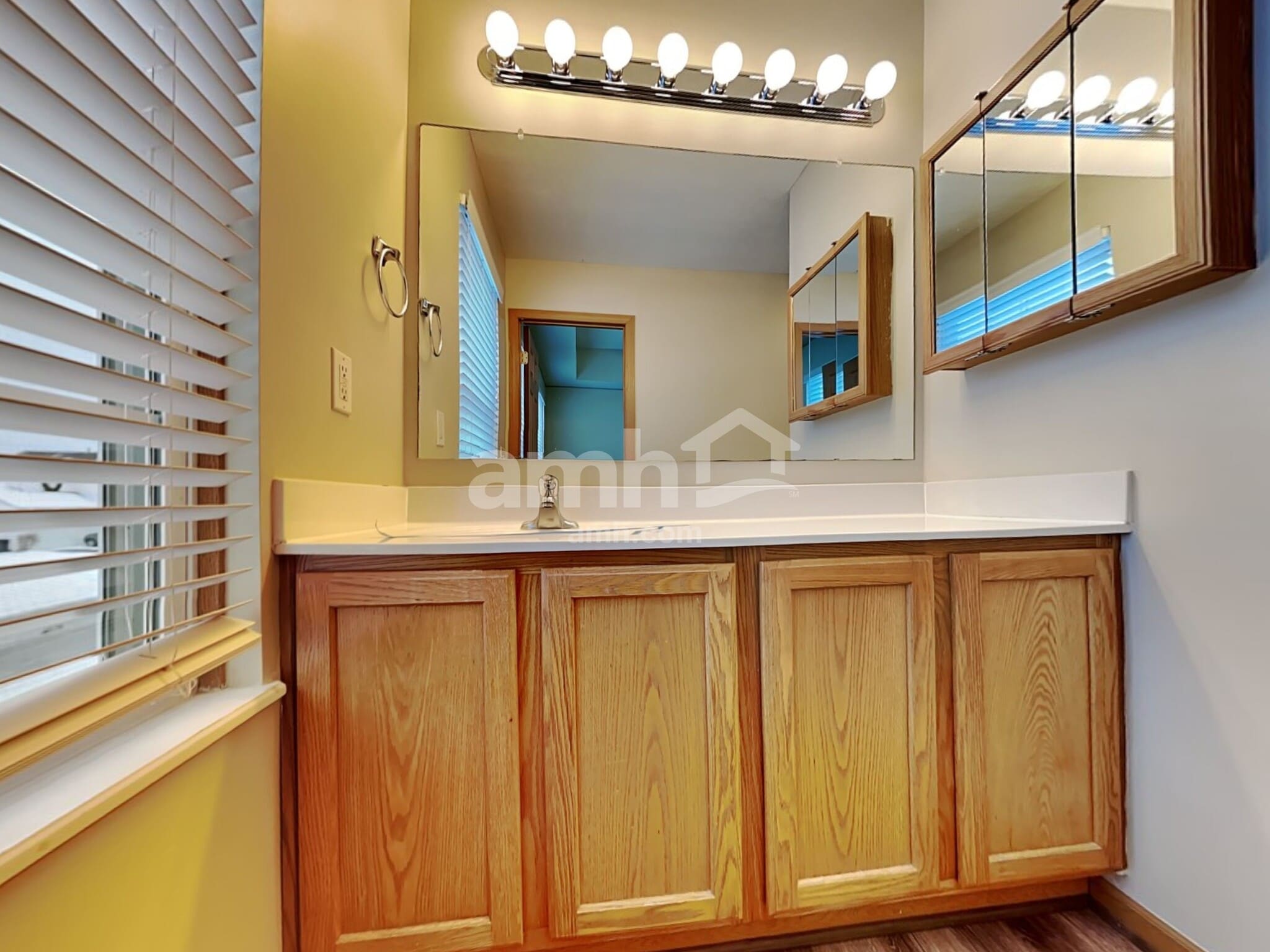 Building Photo - 353 W Hunters Dr