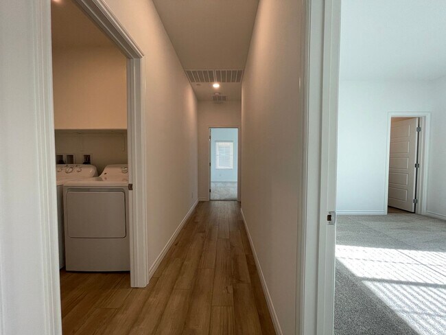 Building Photo - GATED 2 BED 2.5 BATH 2 CAR GARAGE 2 FLOOR ...