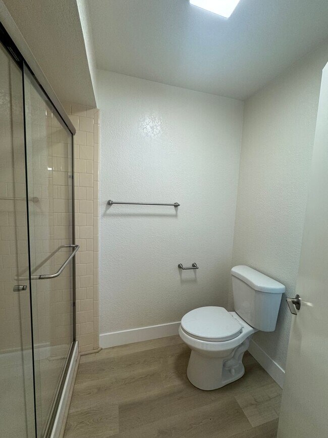 Building Photo - VAILABLE NOW! G O R G E O U S Single Story 3 Bed 2 Bath with Pool