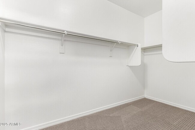 Building Photo - 423 S 194th Ln