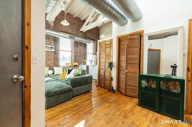 Building Photo - 325 Lafayette St