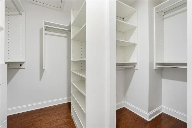 Building Photo - 3655 E Paces Walk