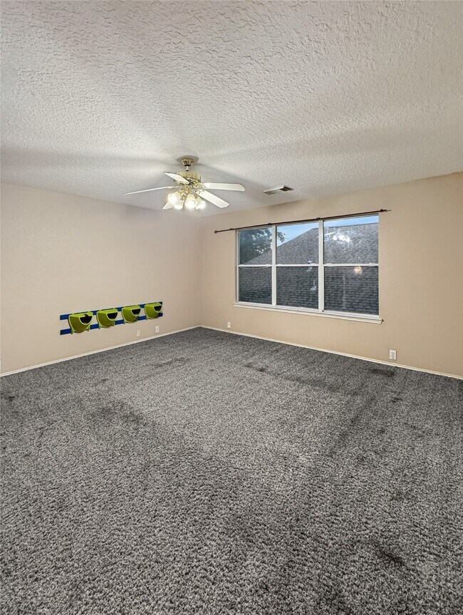 Building Photo - 18707 Woodbreeze Dr