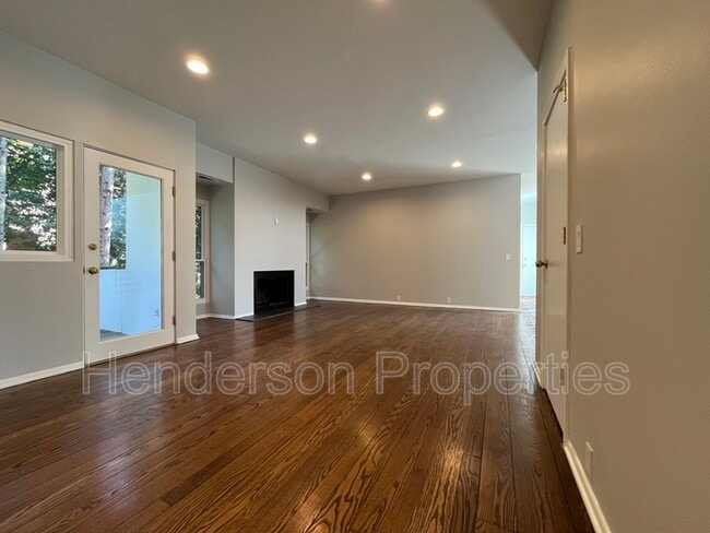 Building Photo - 501 Fenton Pl