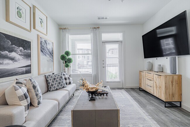 Building Photo - Receive 8 Weeks Free + $500 GC!