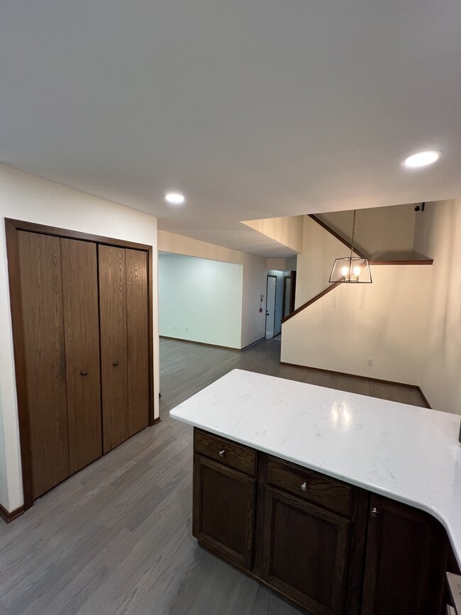 Building Photo - 3633 E Meadows Ct