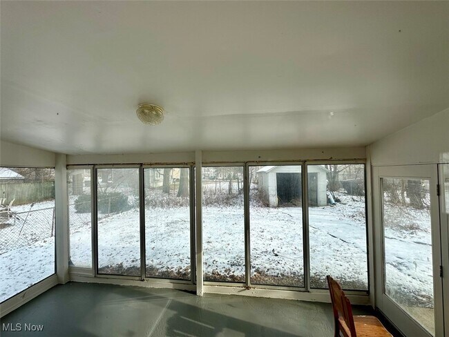 Building Photo - 383 Black St