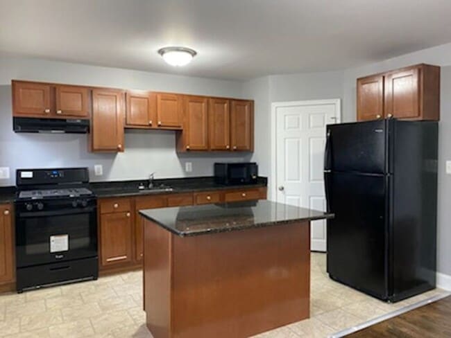 Building Photo - 3 Bedrooms 2 Bathroom County Home