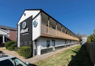 Building Photo - 1147 E Elm St