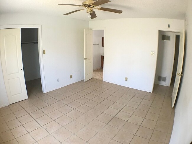 Building Photo - Northeast El Paso 3 bed with Refrig A/C an...