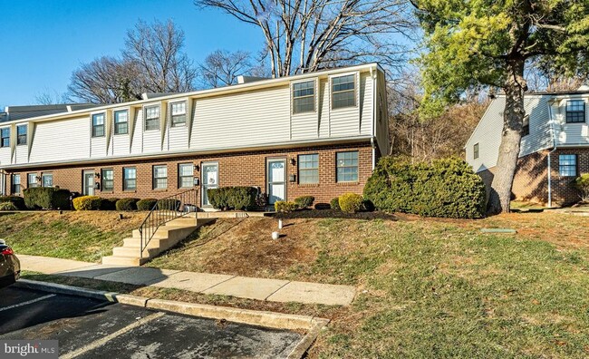 Building Photo - 233 Holly Dr