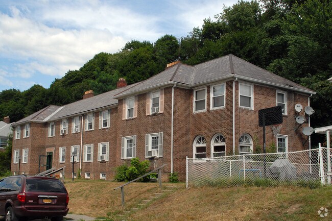 Primary Photo - 2-4 Farrell St