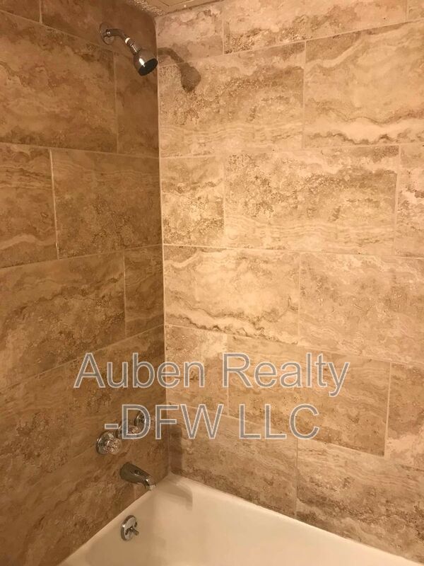 Building Photo - 1131 Suburban Dr