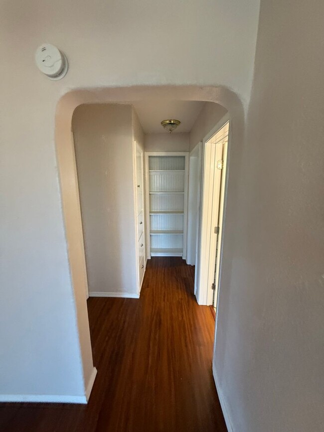 Building Photo - Adorable Renovated Farmhouse!