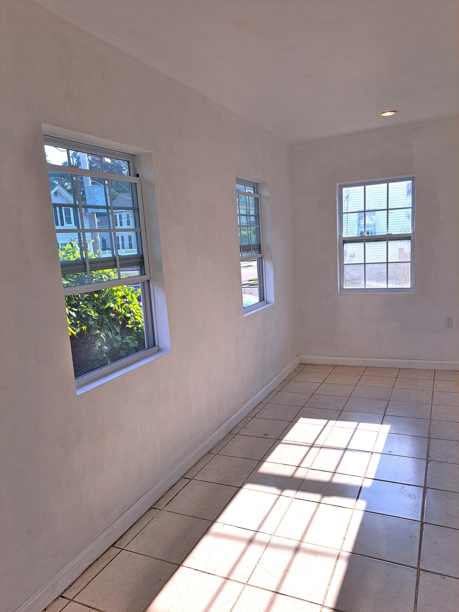 Building Photo - 158 Baker St