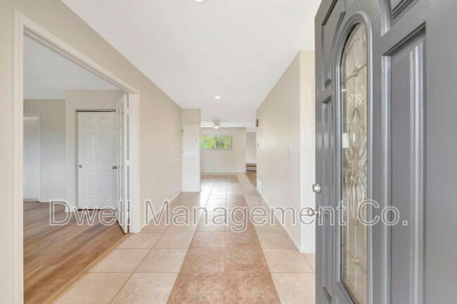 Building Photo - 8860 Fabienne Way