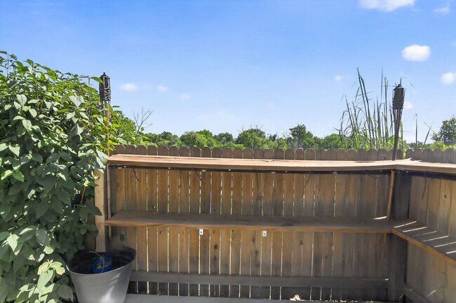 Building Photo - 17381 Waterhouse Cir