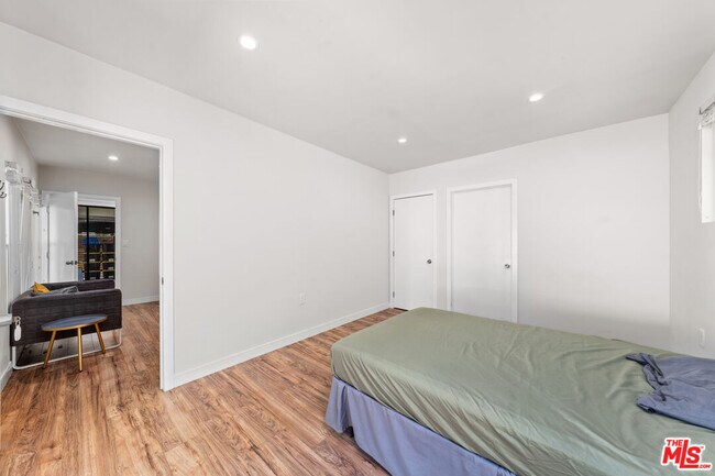 Building Photo - 2559 Colby Ave