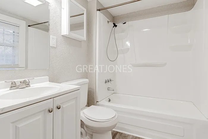 Building Photo - 204 Woodside Ave